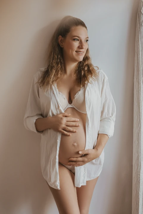 Babybauch - Tageslichtstudio - Fotografie Schneider Rostock