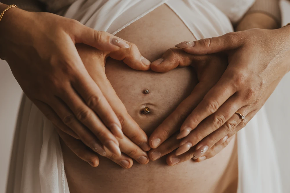 Babybauch - Tageslichtstudio - Fotografie Schneider Rostock