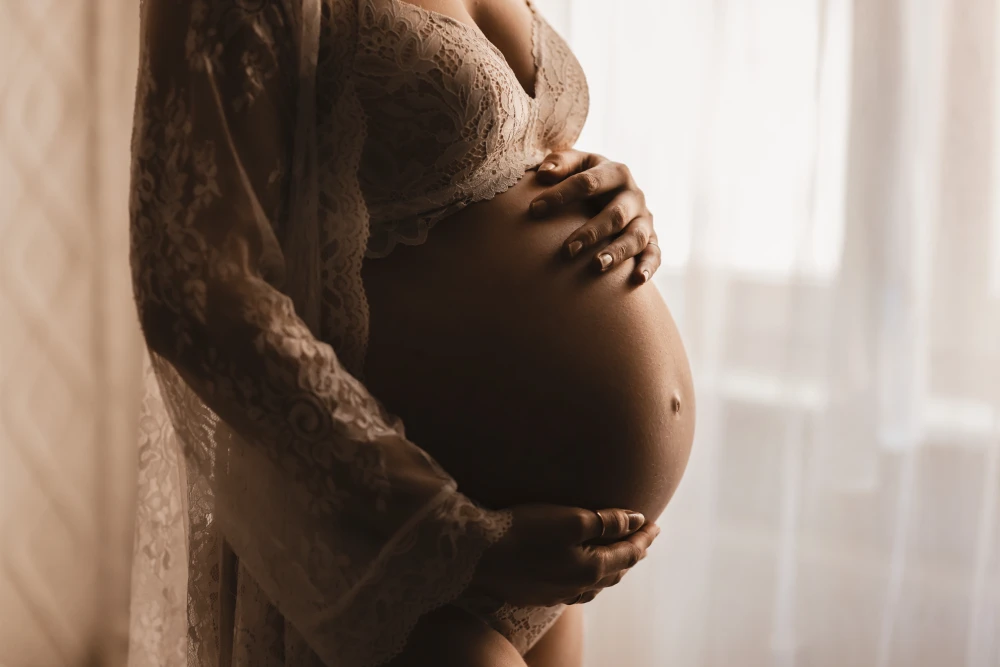 Babybauch - Tageslichtstudio - Fotografie Schneider Rostock