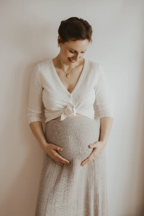 Babybauch - Tageslichtstudio - Fotografie Schneider Rostock