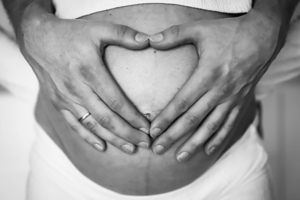 Babybauch - Zuhause - Fotografie Schneider Rostock