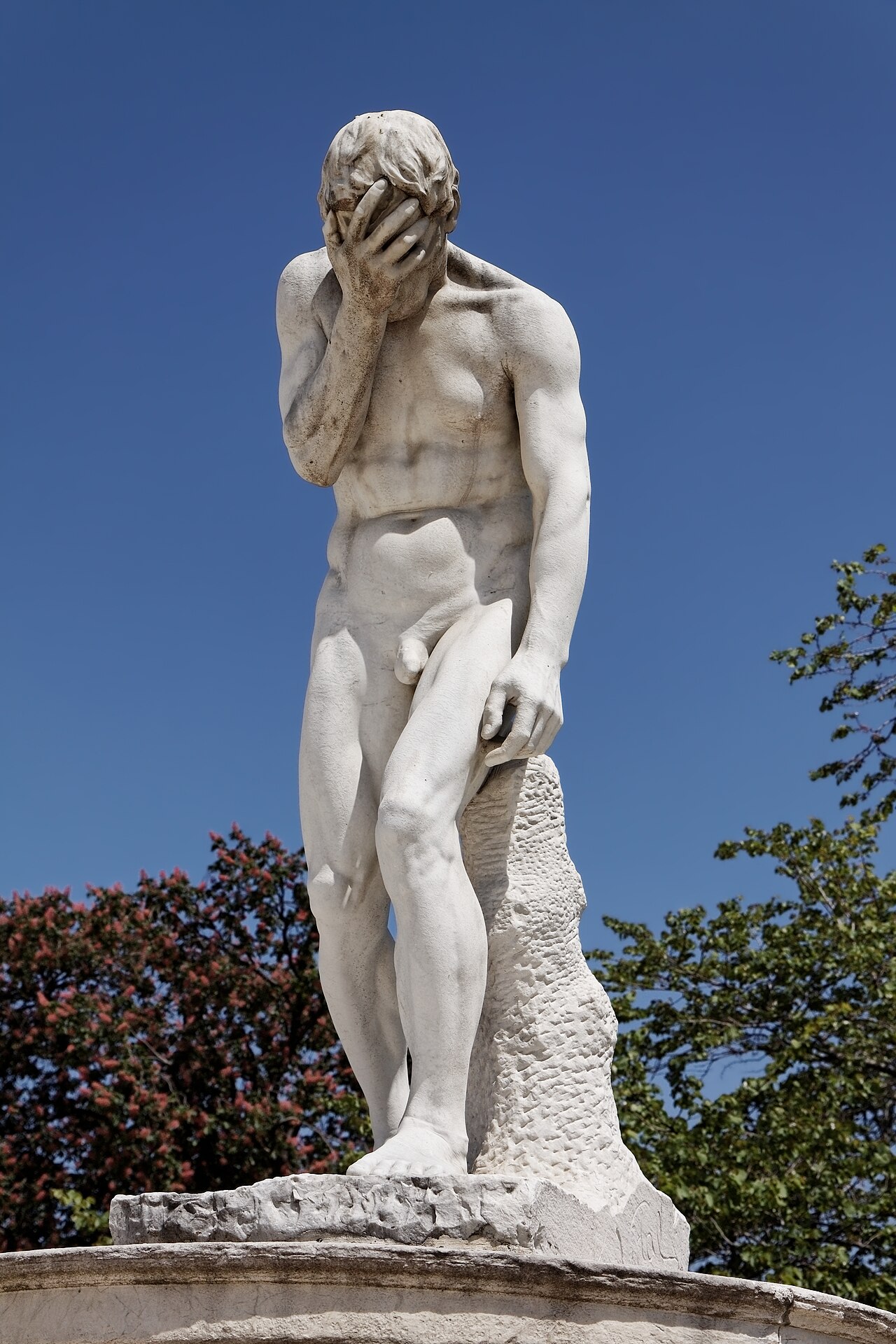 Statue Caïn venant de tuer son frère Abel, Henri Vidal, jardin des Tuileries