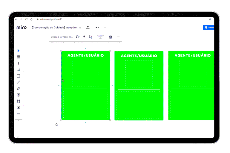 Gif animado do processo de organização dos insights coletados do usuário na plataforma Miro.