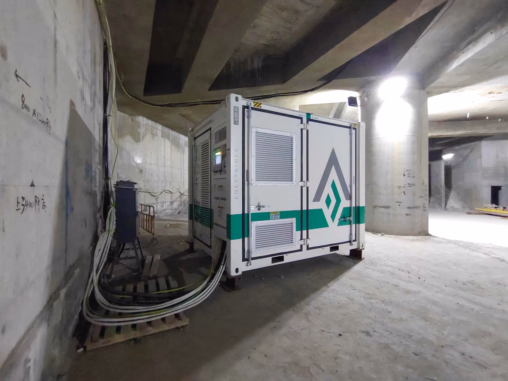 Entertainer generator at a construction site