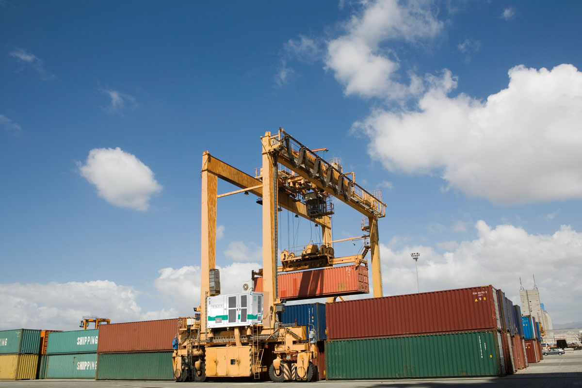 Rubber tyre crane powered by Ampd