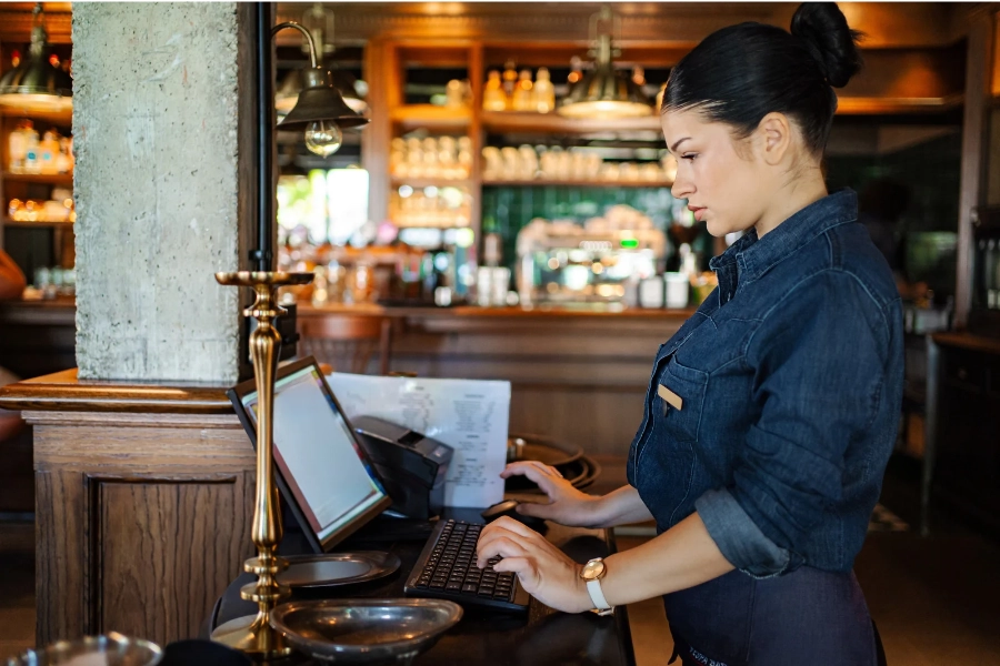 Vai trocar o sistema do restaurante? Veja como mudar sem bagunçar a operação