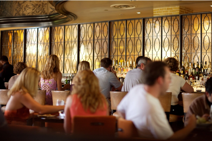 Restaurante lotado sem virar caos: como preparar sua operação para os horários de pico