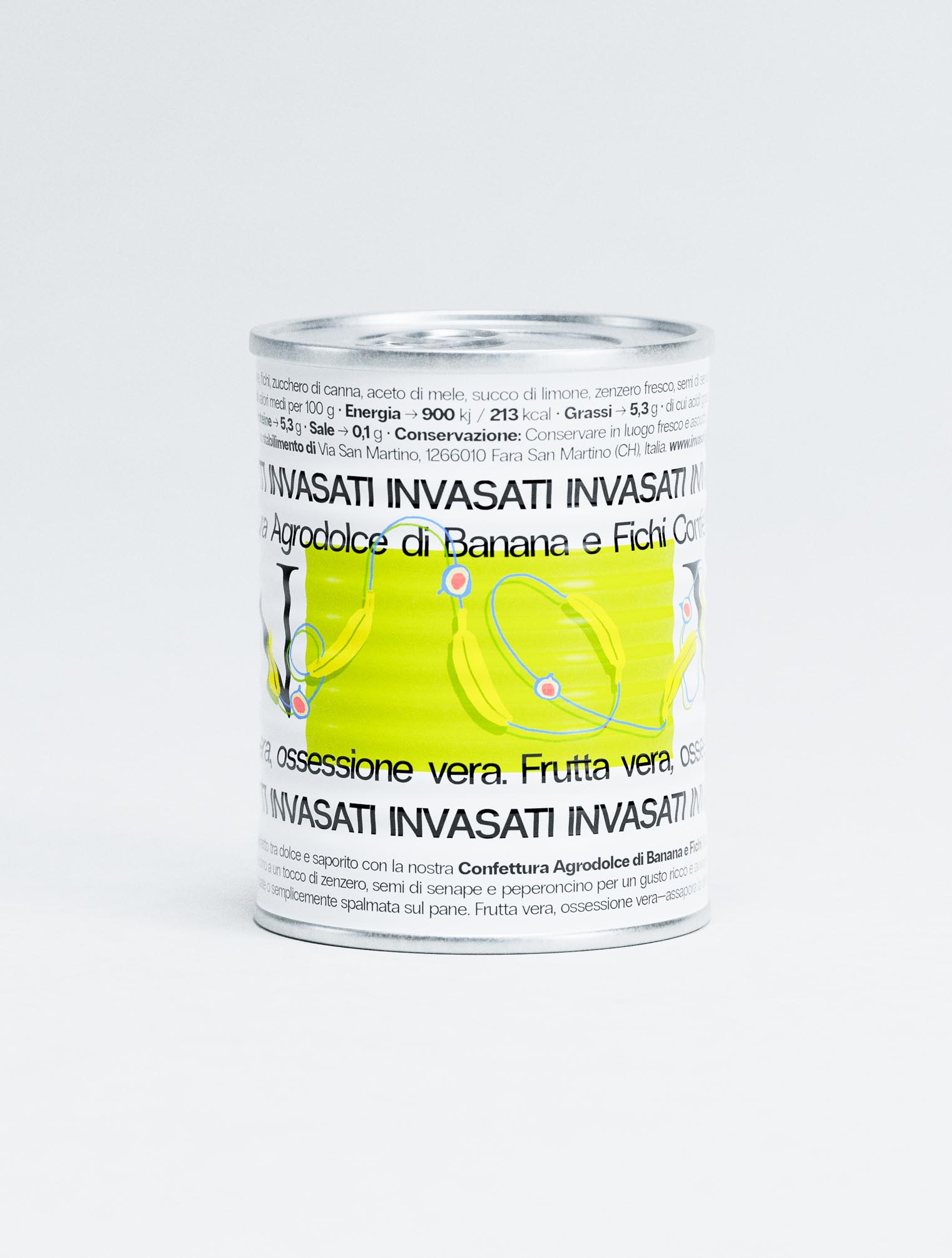 A studio-lit photo shows a small aluminum can wrapped in a white label with a lime-green center panel. The repeating word “INVASATI” forms a typographic band around the can, set in a condensed serif used as branding and graphic design. A thin, schematic banana illustration with colored markers overlays the green field, while dense Italian copy—ingredients, nutrition, storage—runs in neat lines at the top and bottom. The minimal backdrop, soft shadow, and crisp lighting highlight packaging design choices from a design agency/branding studio, emphasizing creative direction, art direction, and the bold decision to can a preserve rather than jar it.