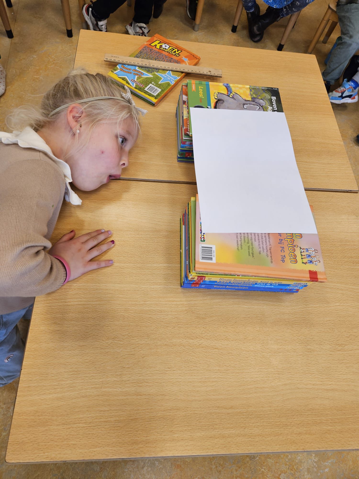 Kan een afbeelding zijn van 1 persoon en studeren