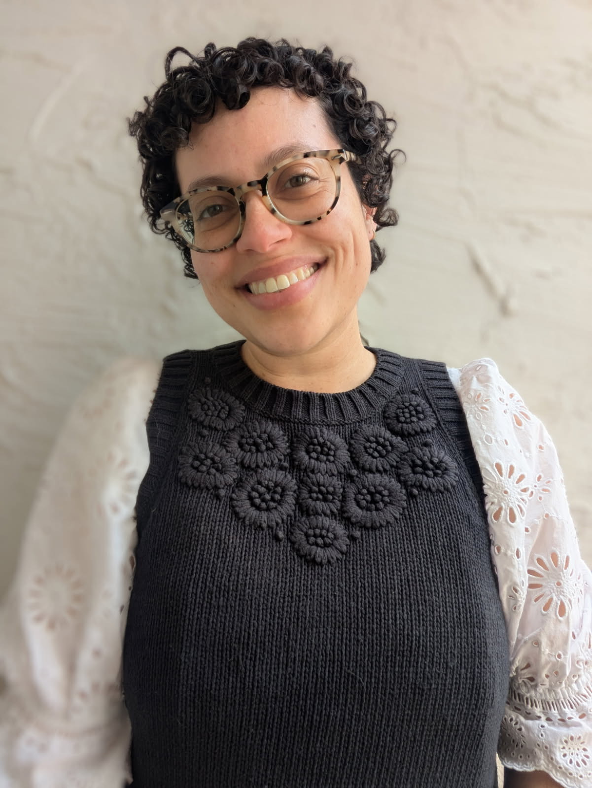 Texas femal virtual therapist smiling in black jacket and white blouse