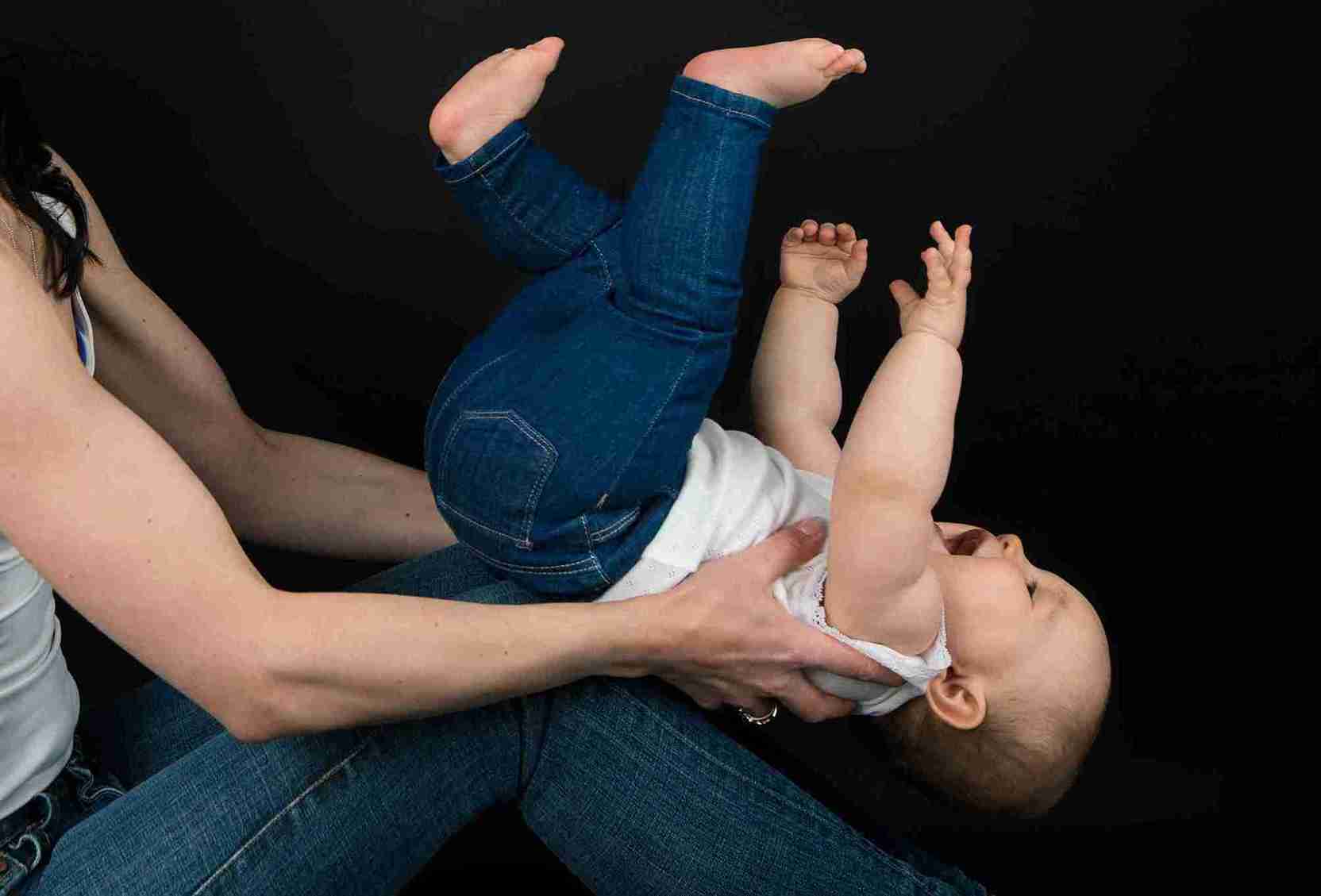 Timeline When Parachute Reflex Appears and Disappears