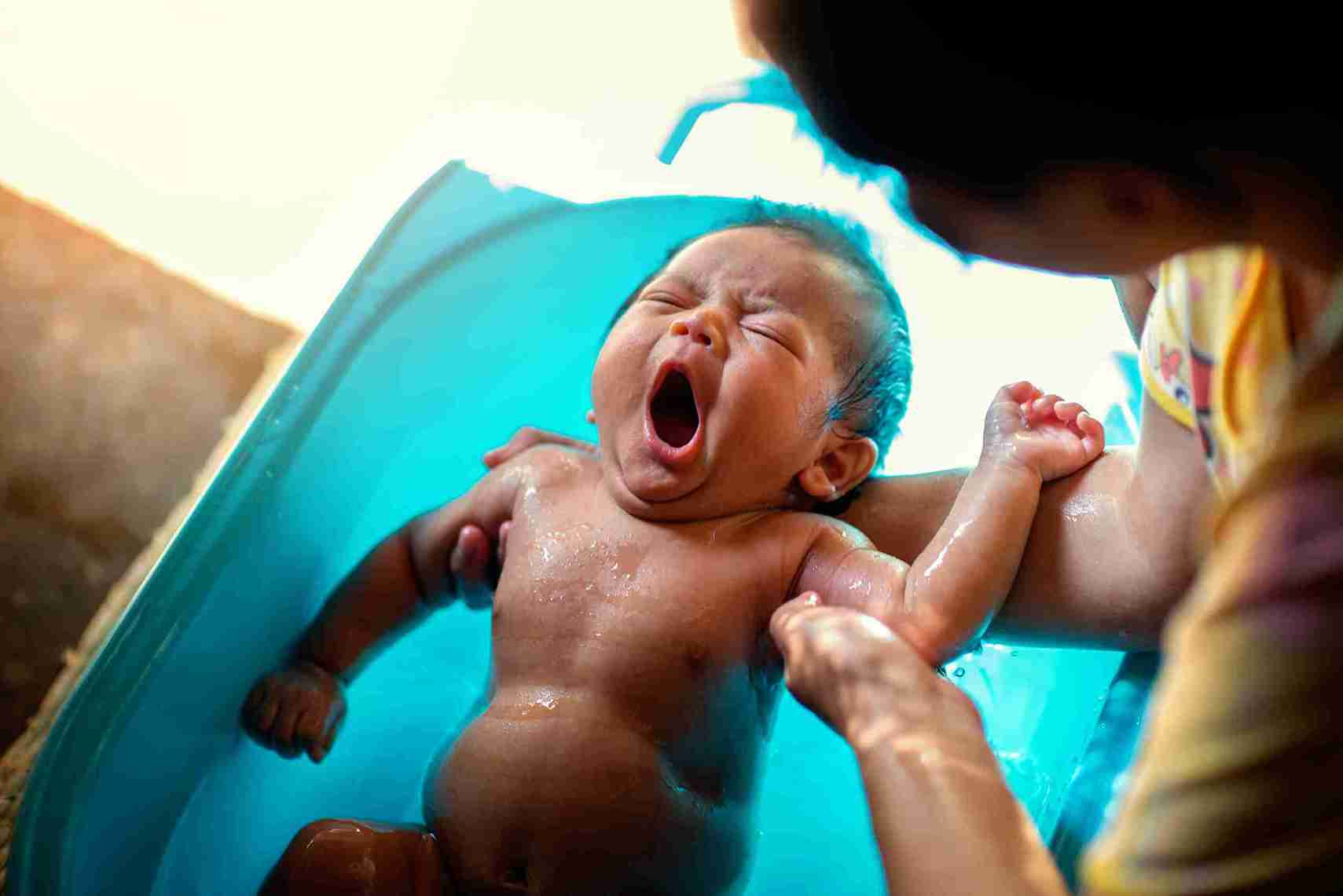 birth before giving the baby its first bath