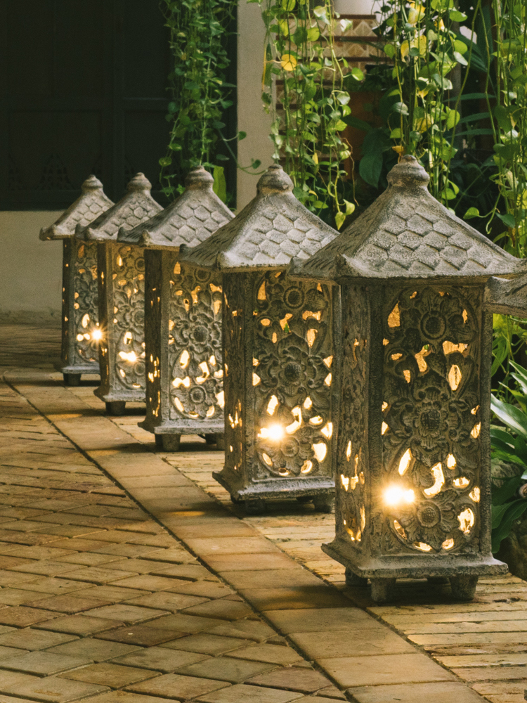 Garden lantern in the shape of pagoda