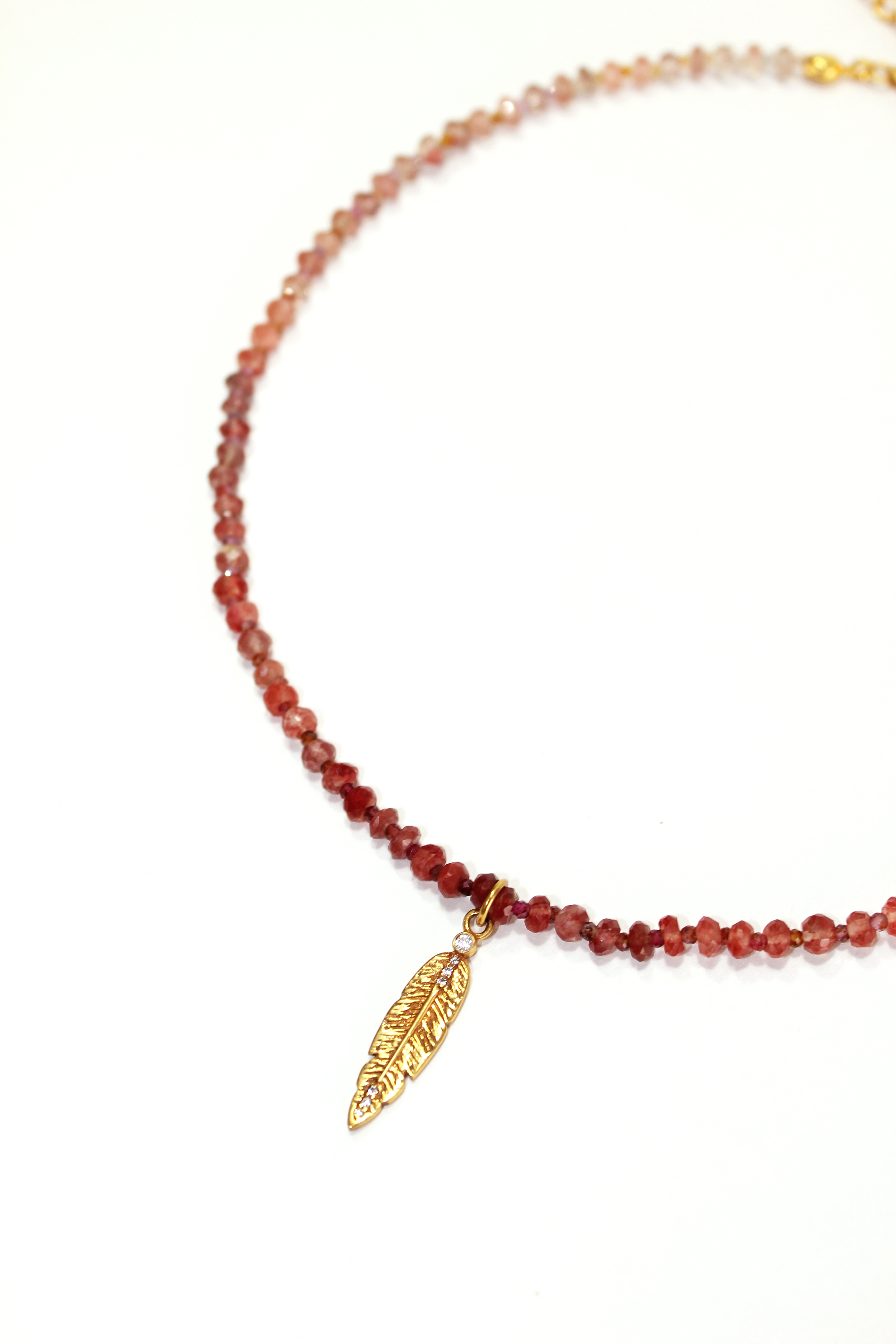 Necklace with andesian sapphire feather in gold plated silver.