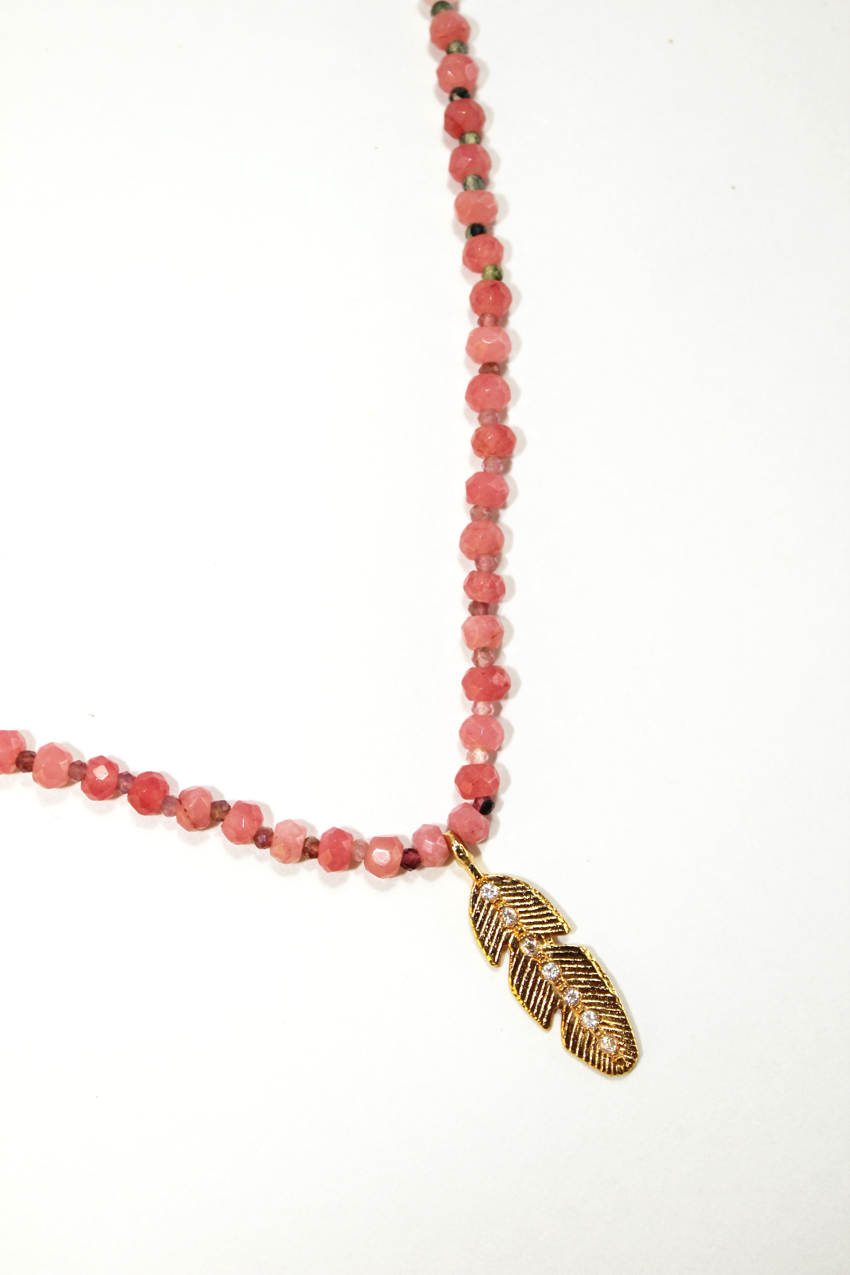 Feather necklace in pink and gold plated silver.