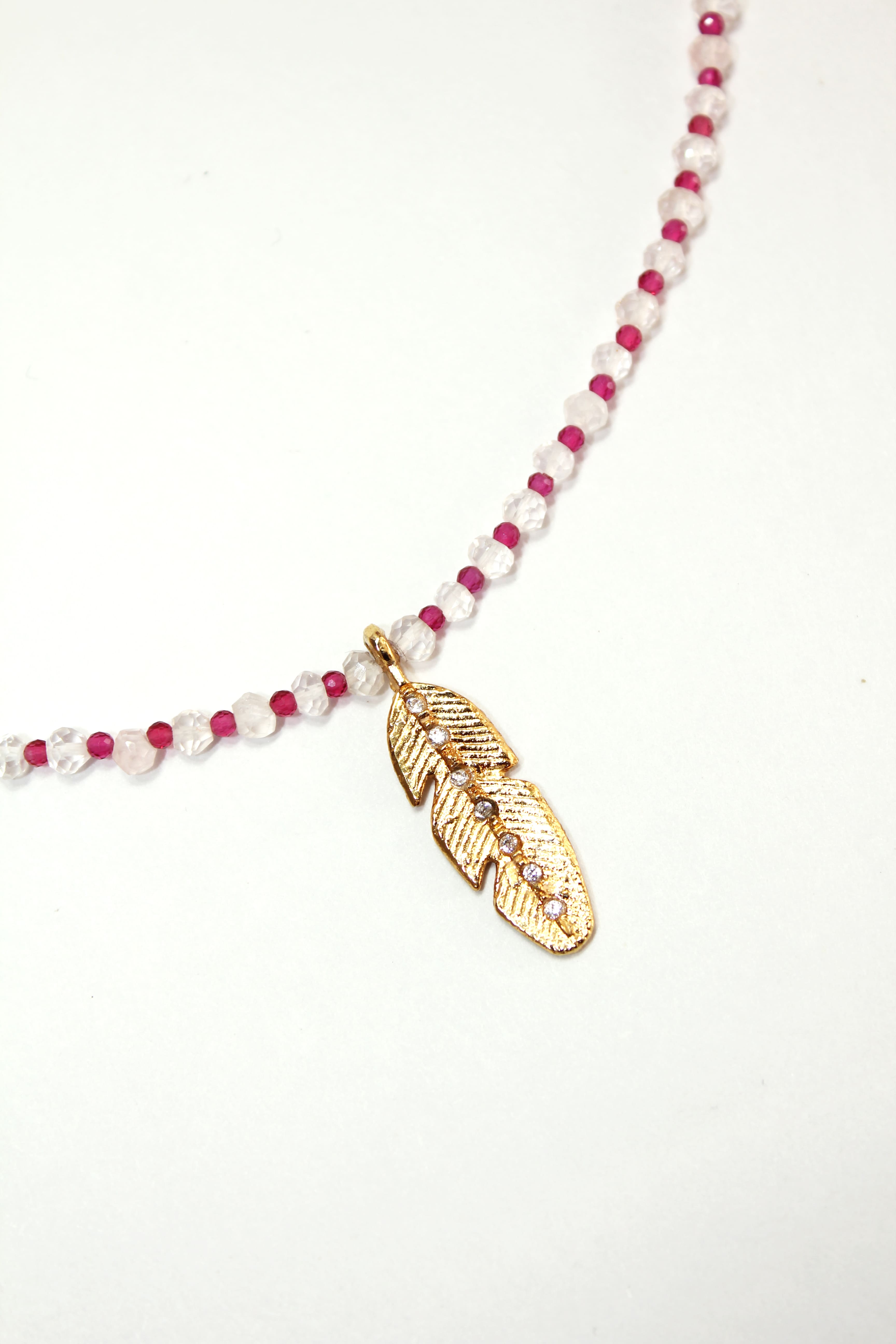 Lili feather necklace in pink and gold plated silver.