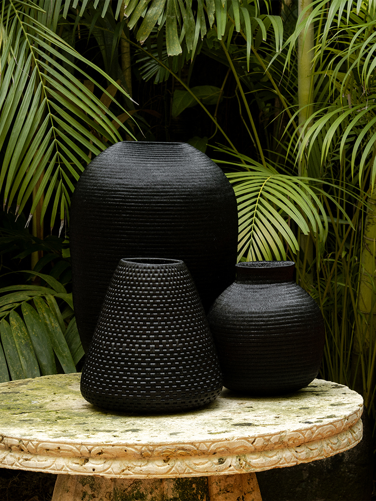 Contenedor de werregue negro - 30 Cm 