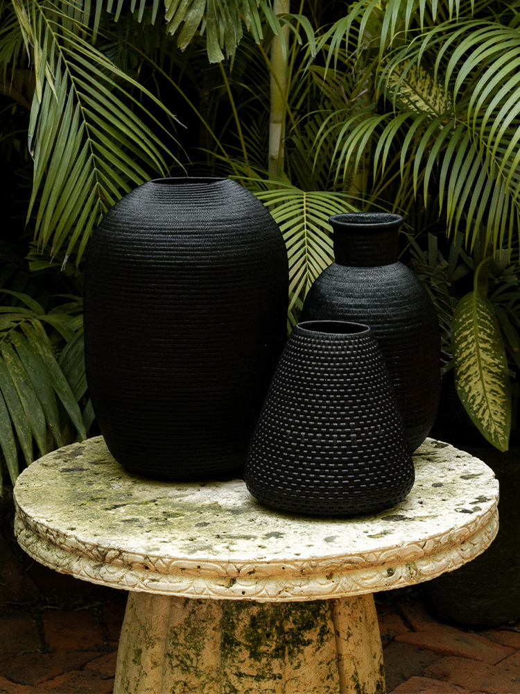 Contenedor de werregue negro - 57 Cm