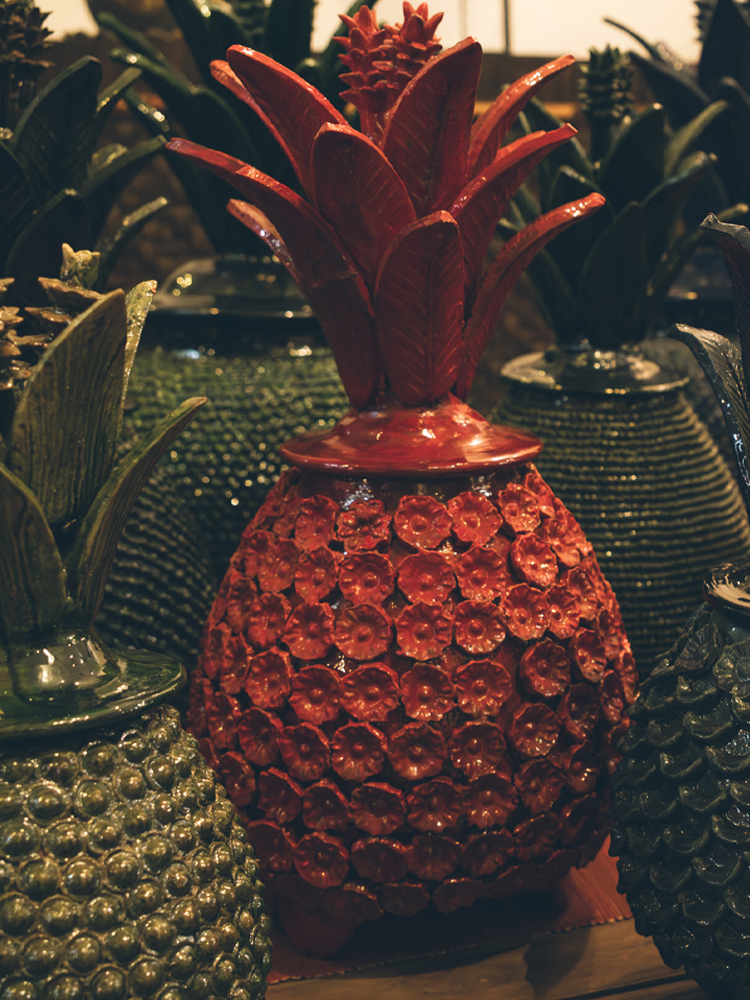Mexican pineapple in red ceramic - Michoacán 45 Cm