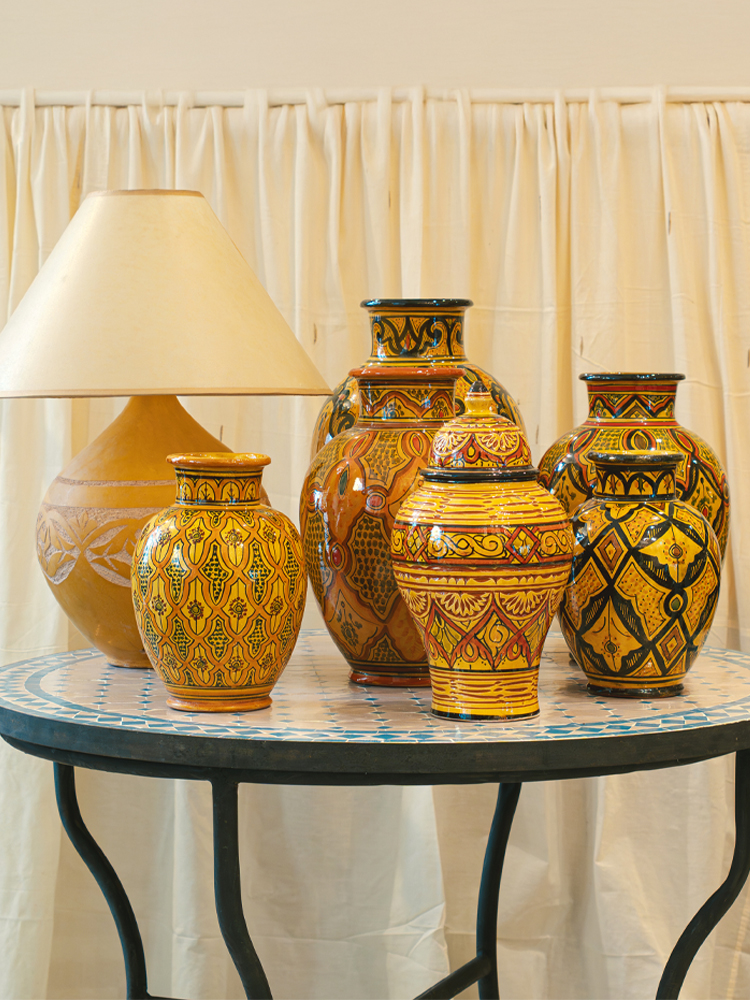 Ceramic vase with lid, 38 cm - Yellow.