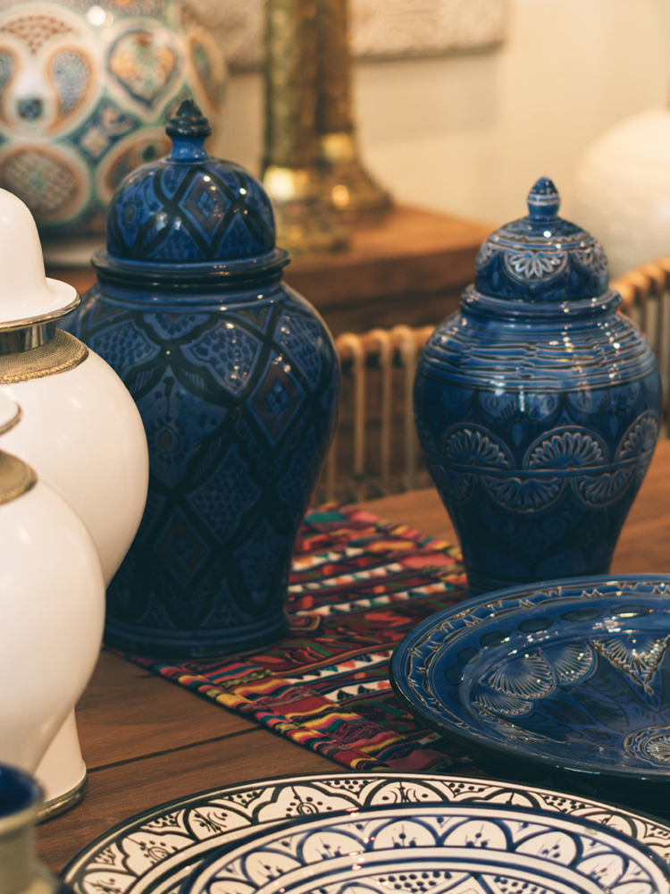 Ceramic vase with lid, 44 cm - Blue.