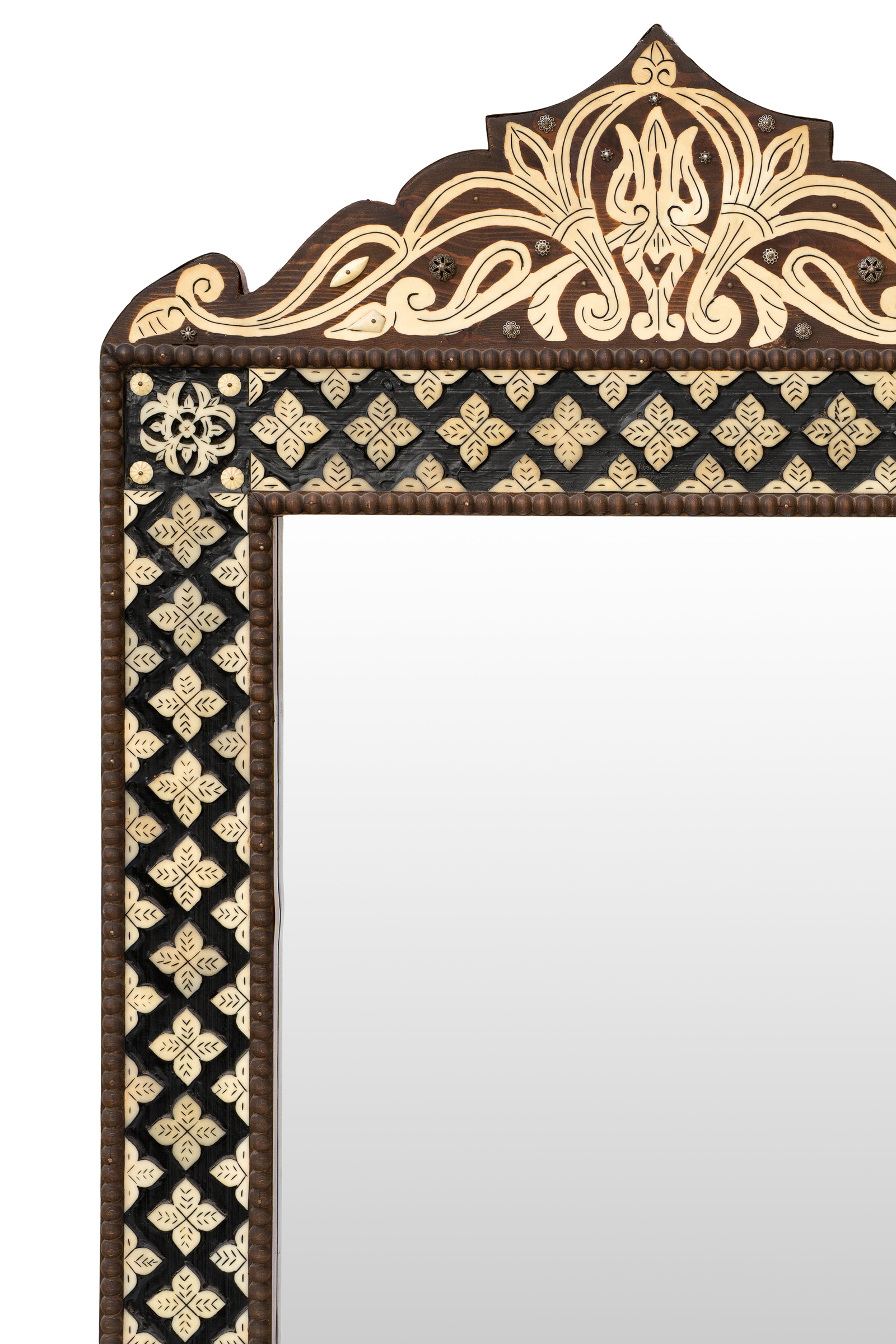 Espejo Marroqui en madera con incrustaciones de hueso. 