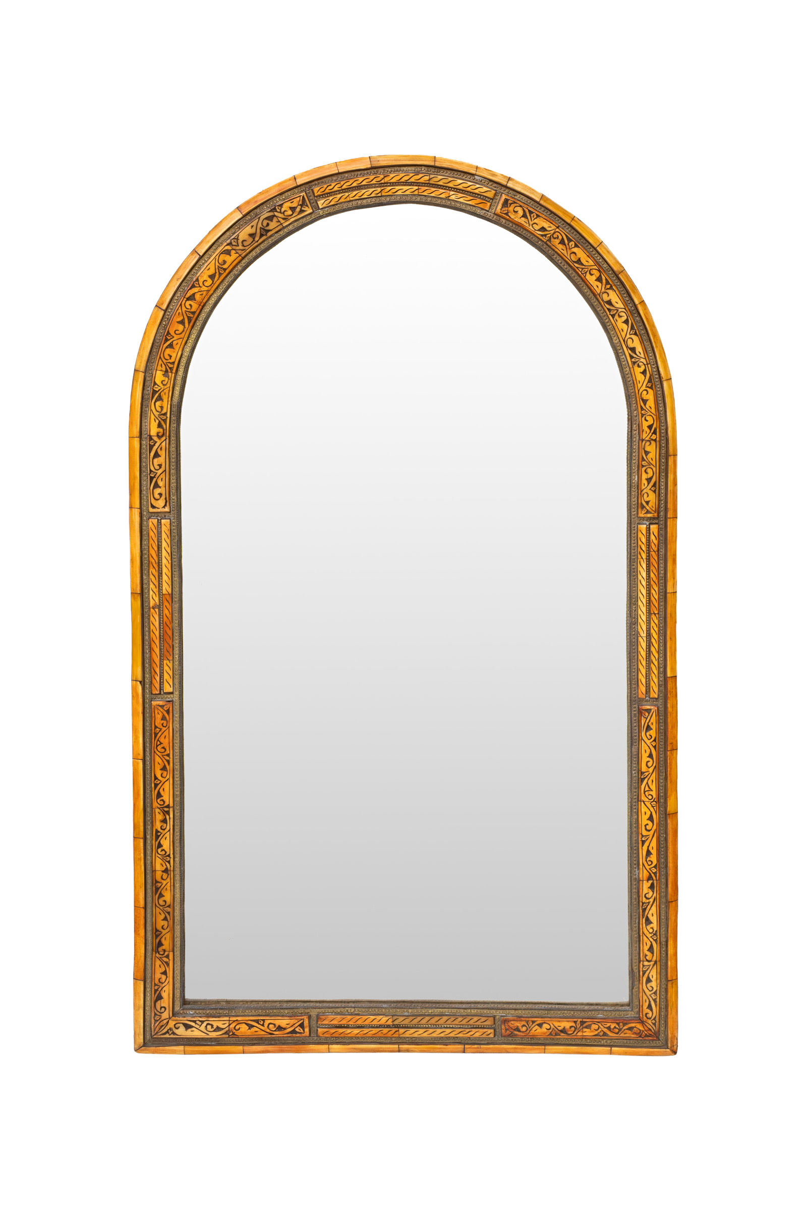 Espejo Marroqui con incrustaciones de hueso.
