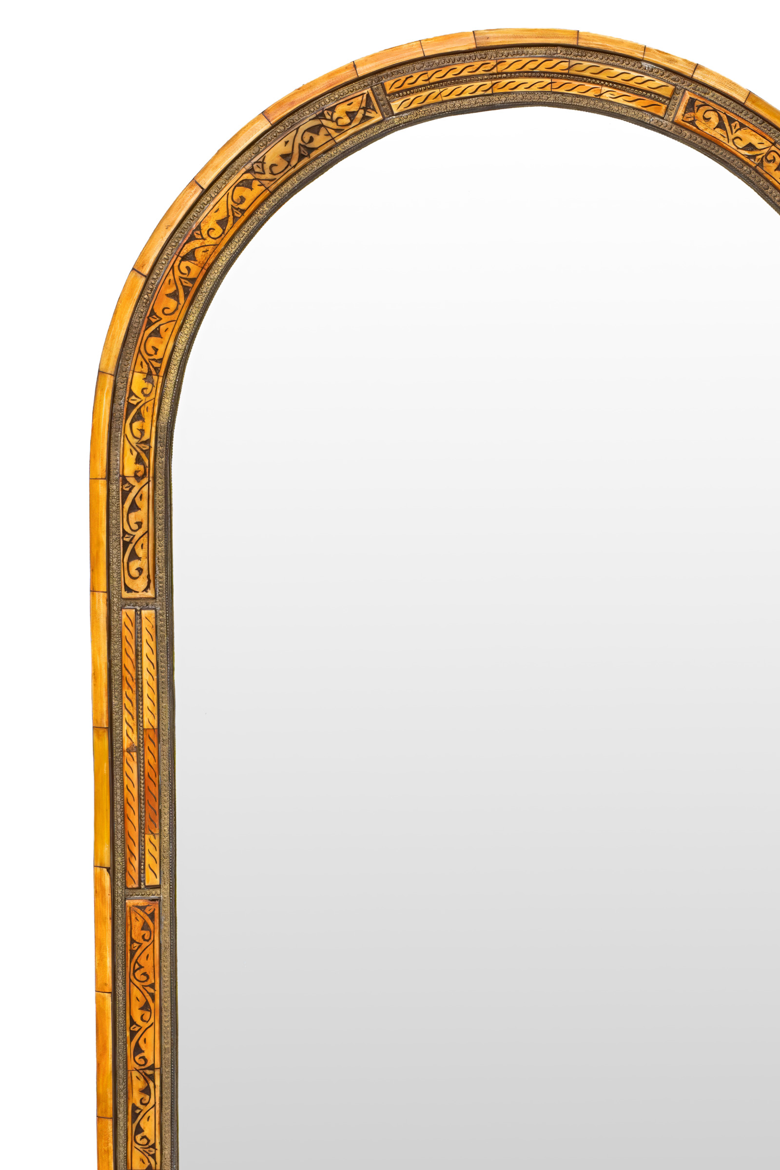 Espejo Marroqui con incrustaciones de hueso.