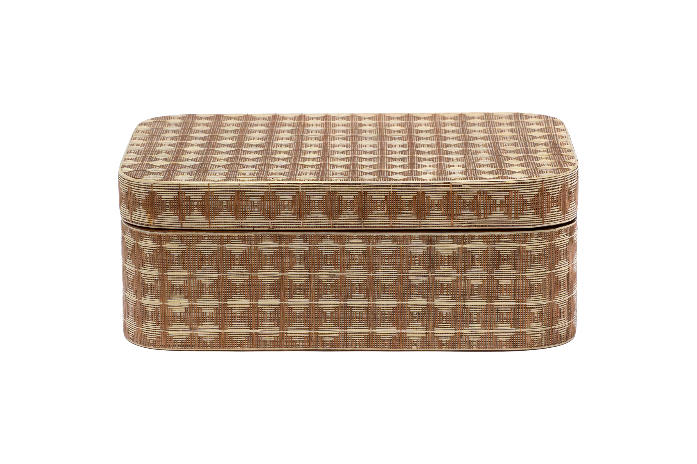 Medium-sized chest plated with wheat chaff.