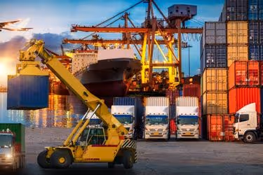 Third-Party Logistic Company moving containers