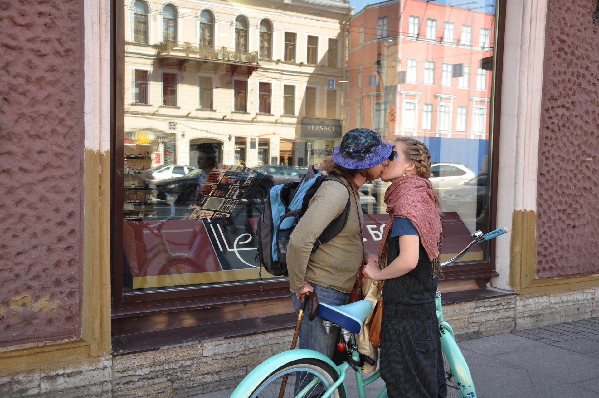  הנשיקה סנט פטרסבורג - St. Petersburg- יואל שתרוג - אדמה יוצרת - yoel sitruk