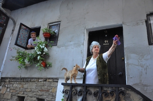 רוזה מרציפן - יואל שתרוג - אדמה יוצרת - אמור שלום - בולגריה