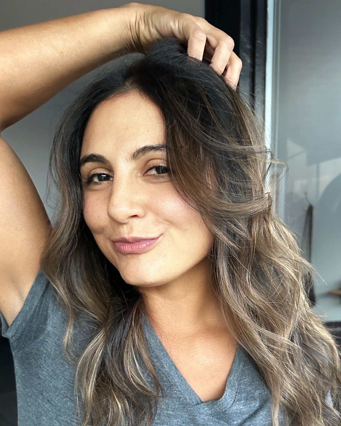 golden tones on dark hair, front