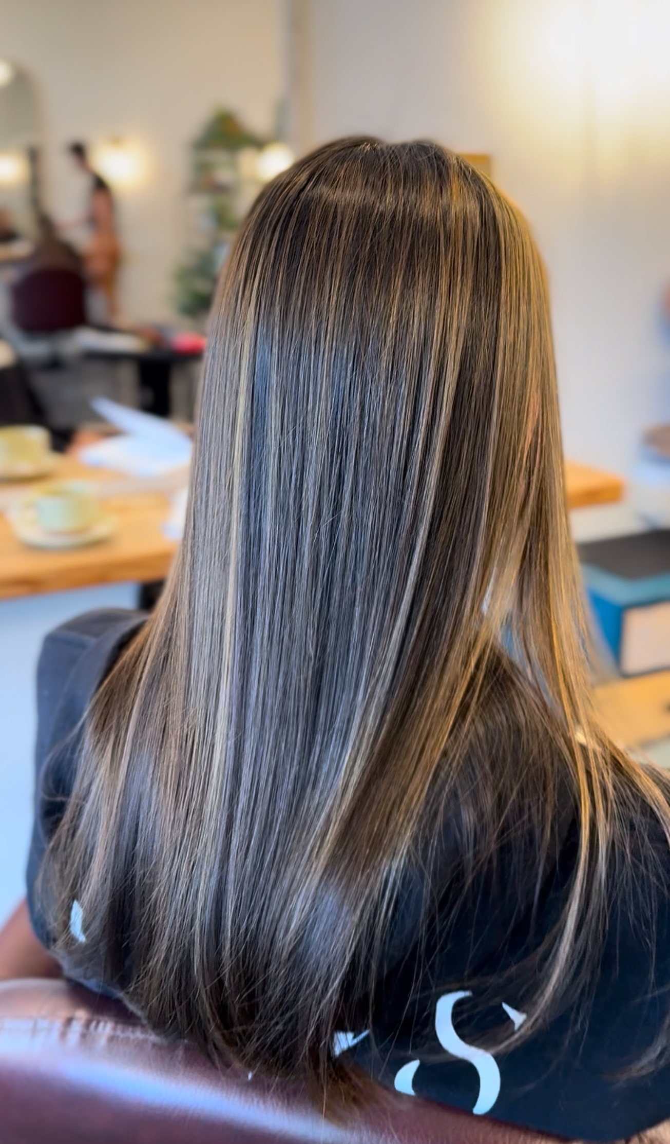 Blended highlights and gloss, used to blend the few greys. 