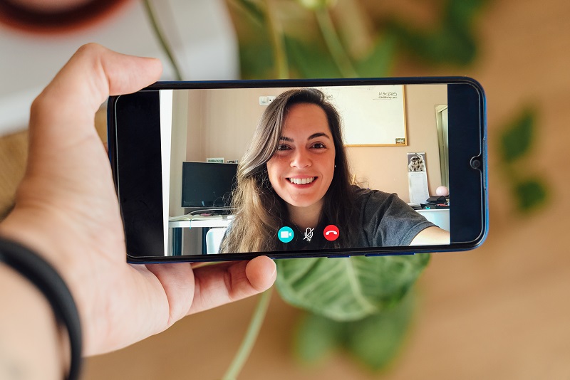 WhatsApp Senioren Videochat mit Familie