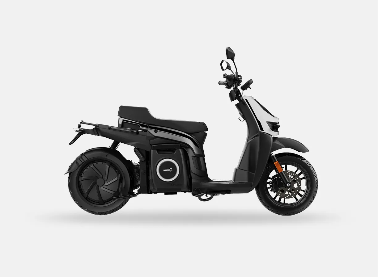 Uber Eats Rider on a Zoomo E-Bike