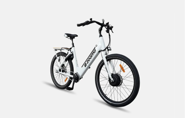 Uber Eats Rider on a Zoomo E-Bike