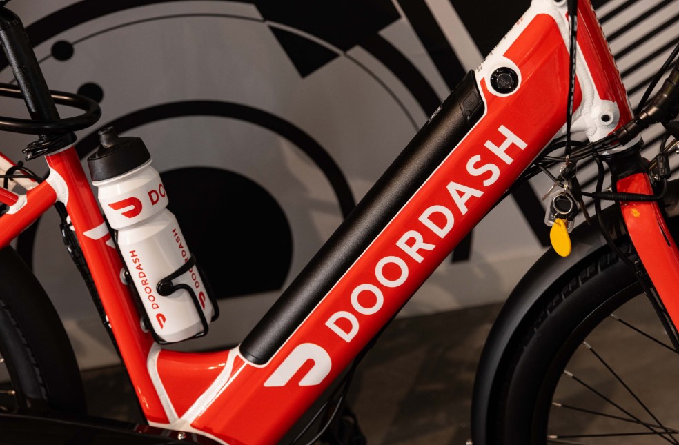 DoorDash branded Zoomo Zero e-bike