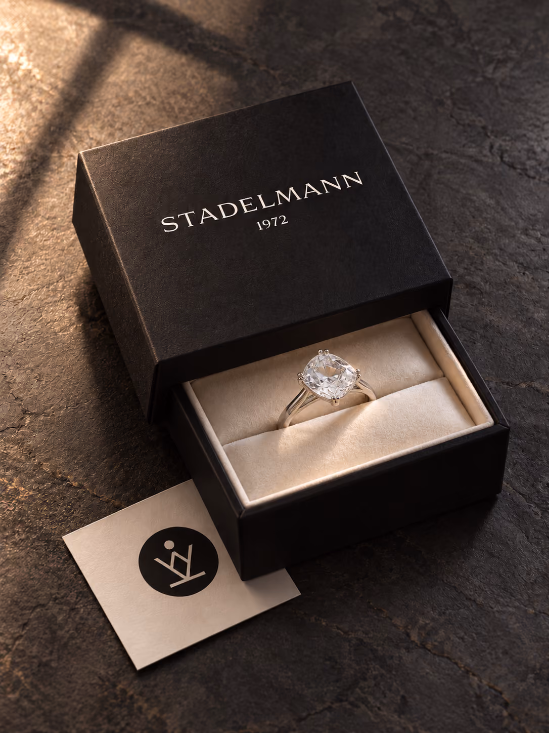 Schmuckschachtel mit Ring und Bildmarke von Stadelmann 1972