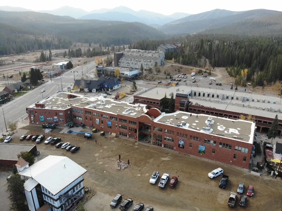 How Much Does a Spray Foam Roofing System Cost? | 2022