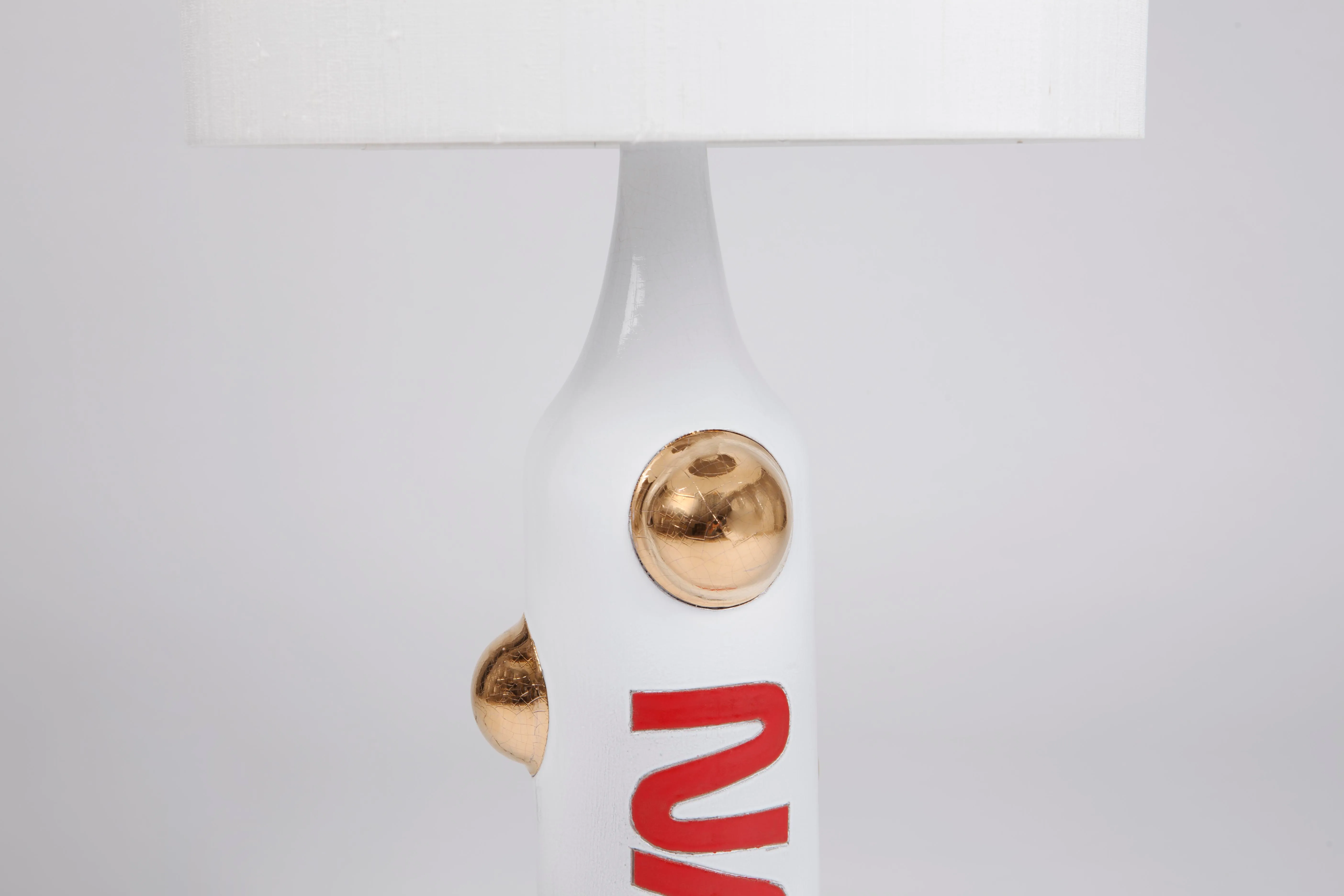 Lampe en céramique "NASA". Blanc Rouge et doré
