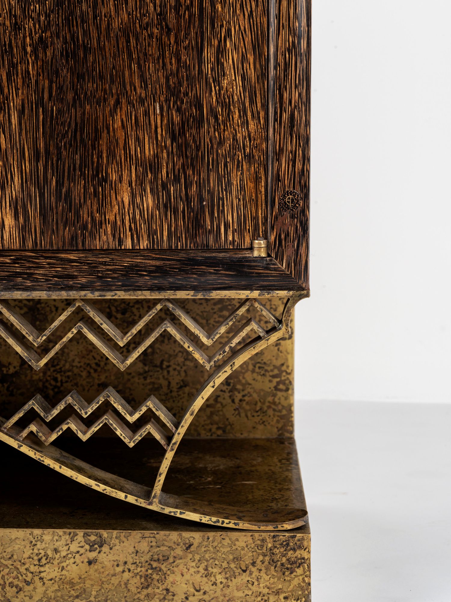 Sideboard in palmwood, sycamore and patinated brass base 