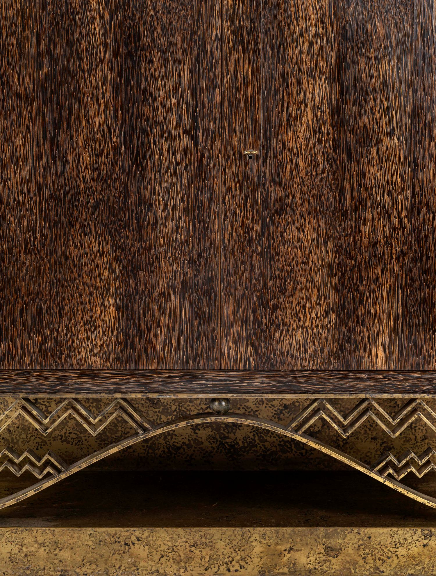 Sideboard in palmwood, sycamore and patinated brass base 