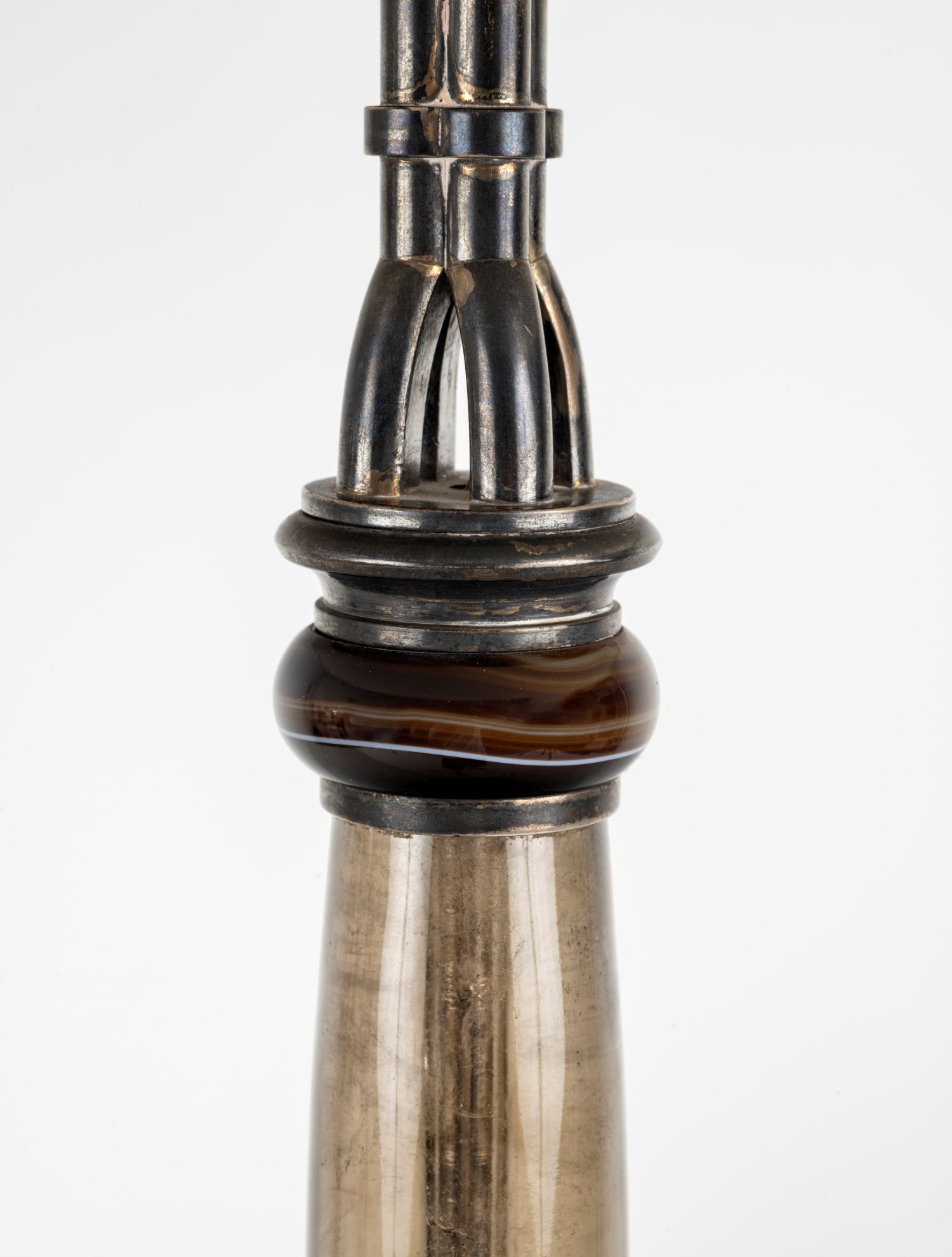 Rock crystal Agate and silver plated bronze lamp.
Jacques Doucet, renowned fashion designer and visionary, is undoubtedly the greatest patron of Art Deco. Long displayed on his Pierre Legrain desk in his Parisian apartment, this one of a kind piece was his personal lamp. This lamp was a gift from Madame Doucet to Monsieur and Madame Thion, the grandparents of the last owners. Madame Doucet was one of the witnesses at the wedding of Madame Yvonne Dambreville, née Thion, mother of the current owners. Provenance: Jacques Doucet