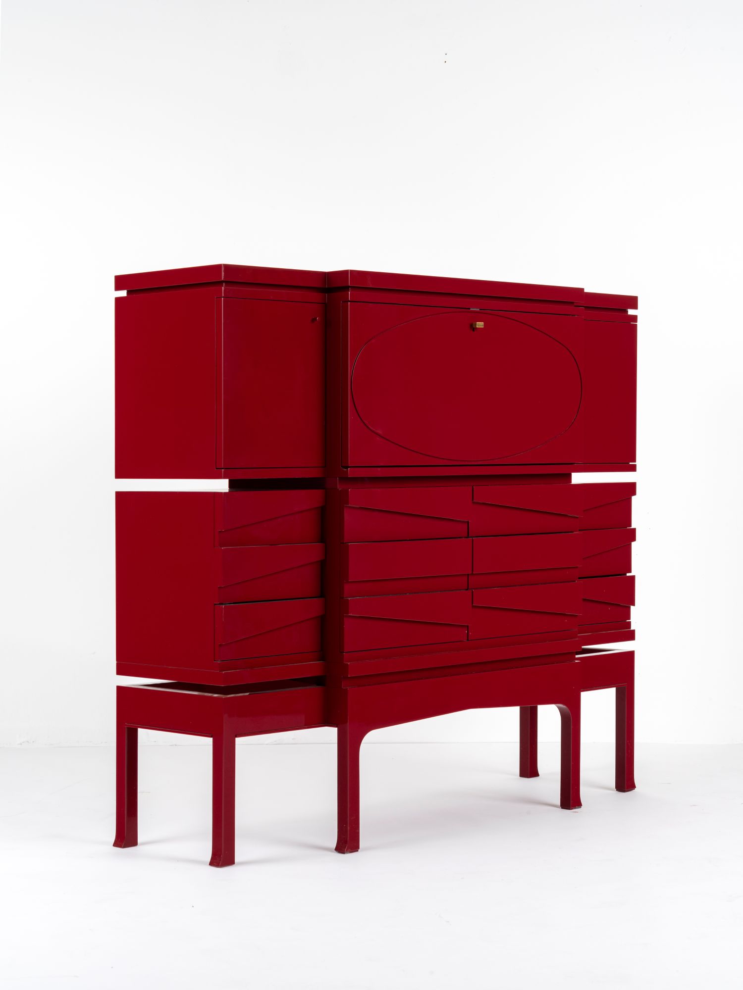 Cabinet secrétaire en laque rouge, pièce unique