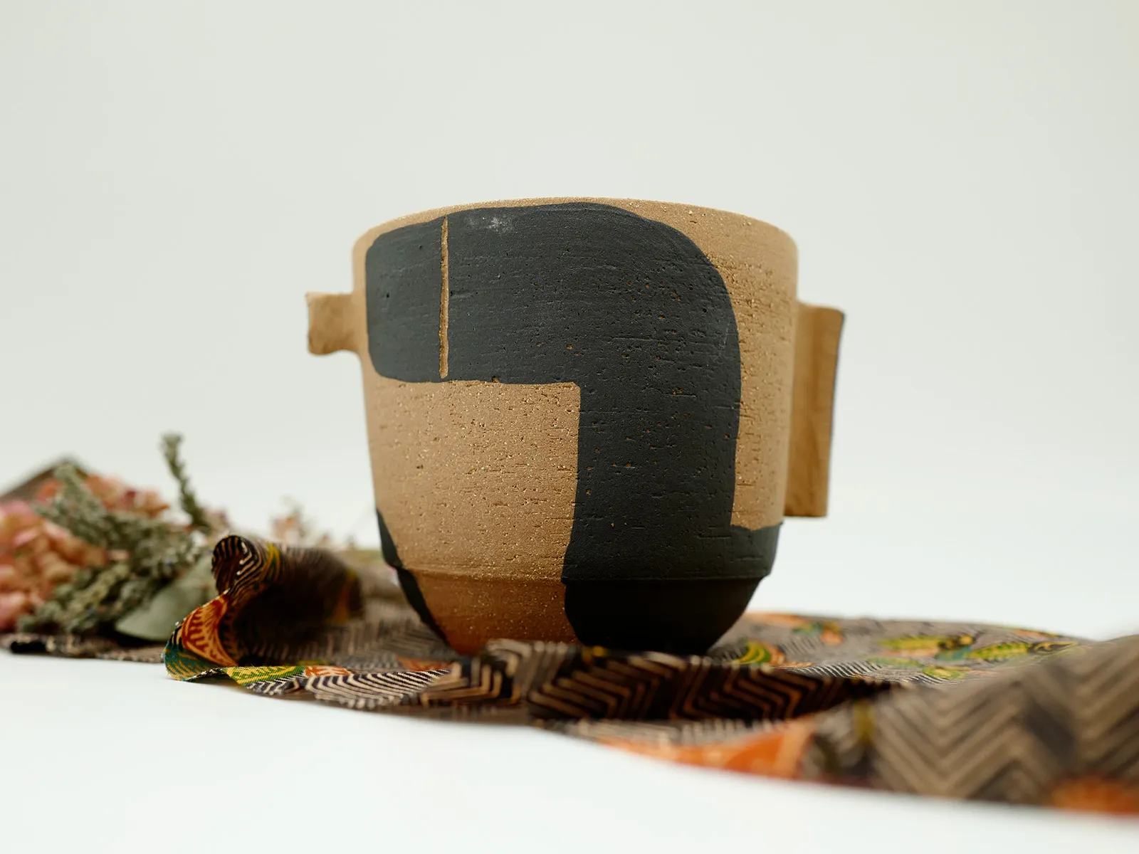 Pot de fleur ansé IV