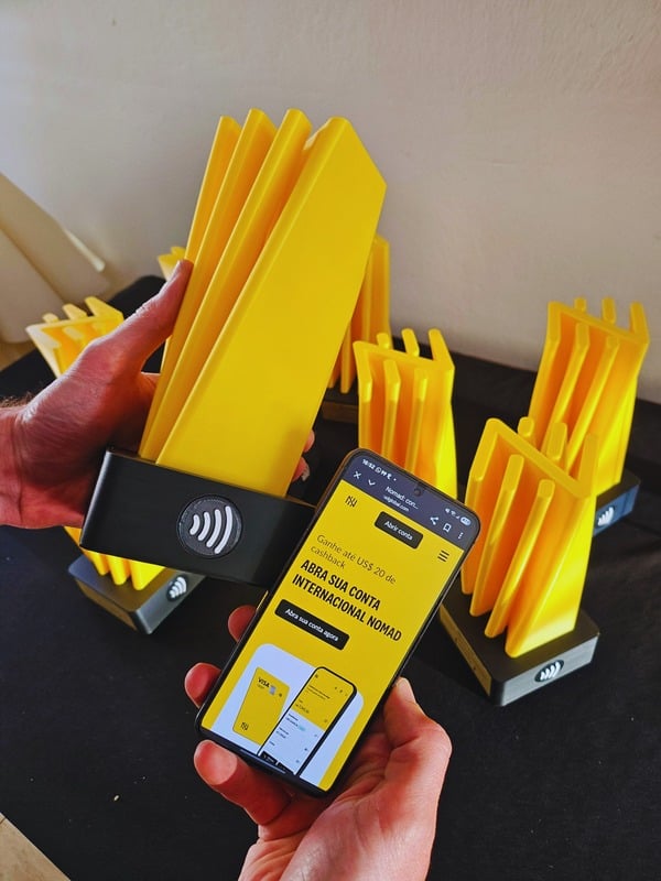 Impresión 3D de premios corporativos para empleados usando tag NFC