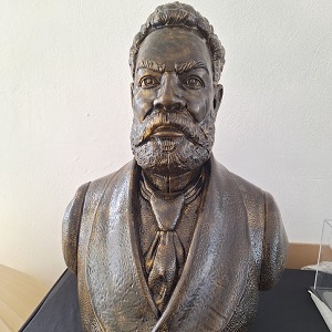 impresion 3D busto imitacion bronce para comemorar una persona