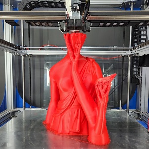 Replica de la venus de milo con impresion 3D usando filamento rojo