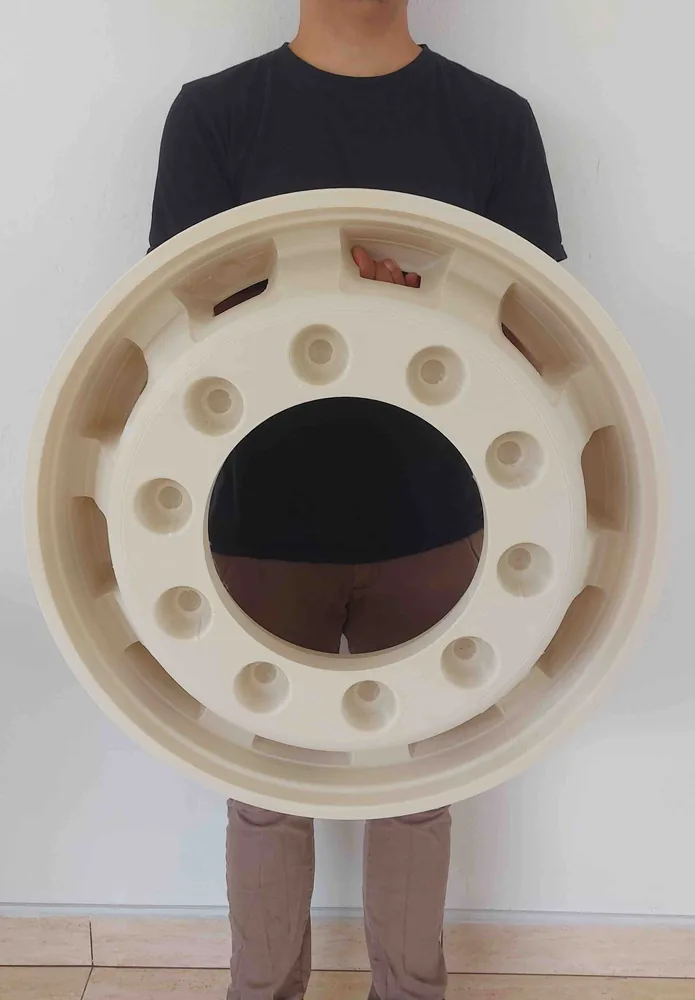 Llanta prototipo automotriz tamaño real impresa en 3D